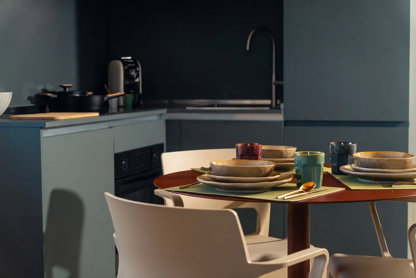 La cucina vista dalla zona pranzo, dimora Pozzo