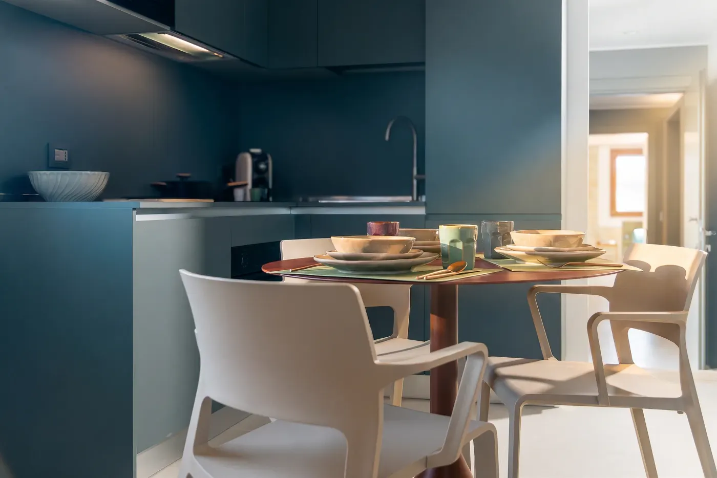 La cucina vista dalla zona pranzo, dimora Pozzo
